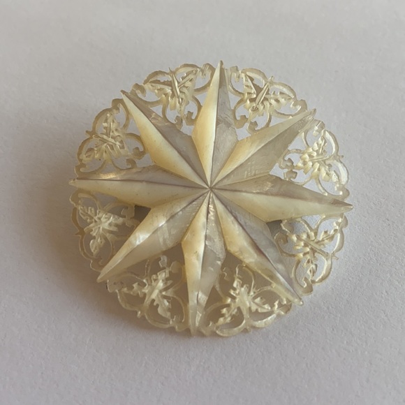 Vintage Carved Mother of Pearl Brooch & Earrings - Picture 12 of 14